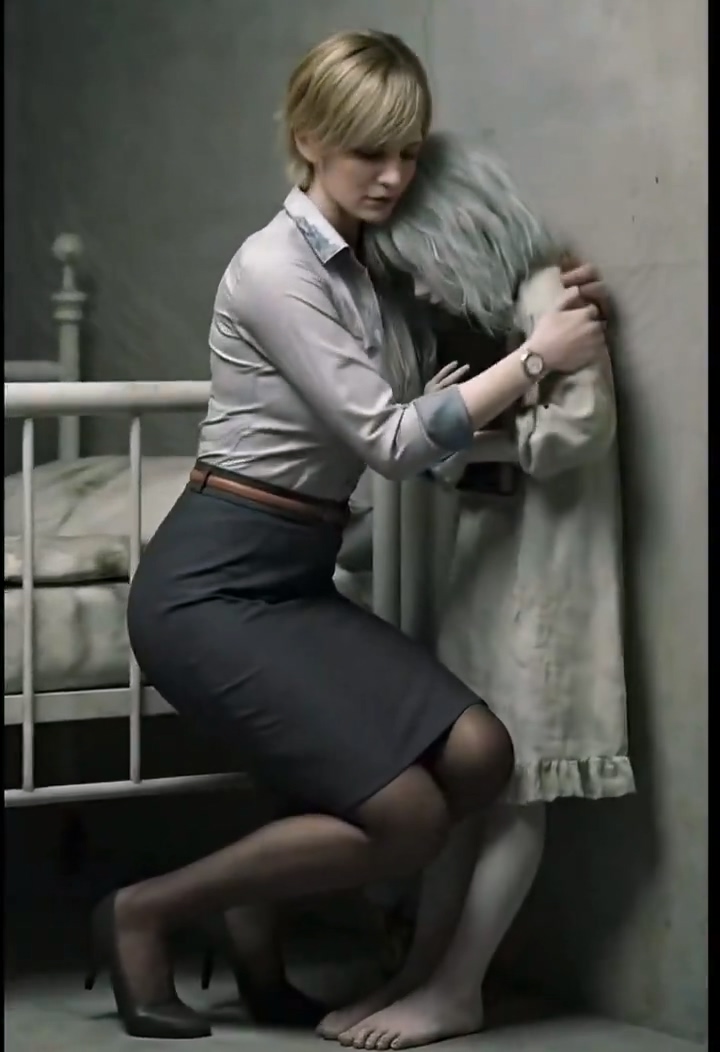 《生化危机9》AI视频：性感雪莉找每一个人合影